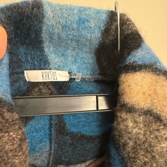 Abstract Patterned Coat - Picture 3 of 7